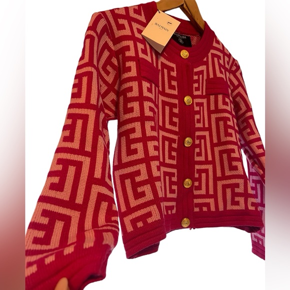 🩷 Beautiful/soft/elegant🩷 magenta sweater with gold buttons - Picture 4 of 7